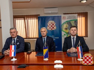 thumbnail_13 11 Foto Ugovor 2.jpg